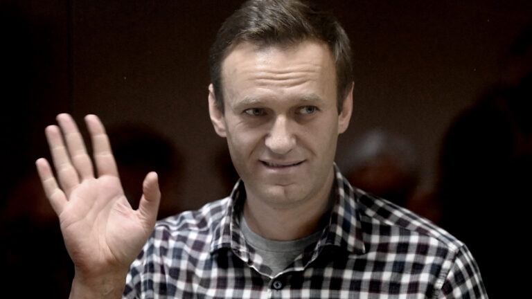 La madre de Navalny recibió el cuerpo del líder opositor ruso