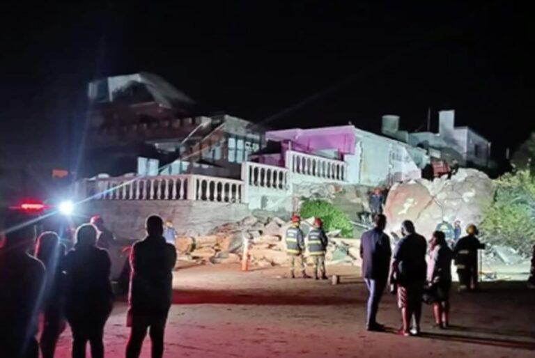 Se derrumbó otra casa sobre la playa en Mar del Tuyú y una persona resultó herida